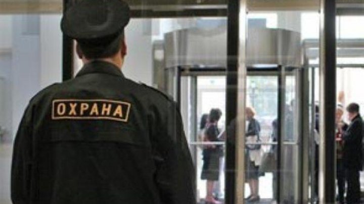 Охранник московского бизнес-центра госпитализирован с огнестрельным ранением половых органов