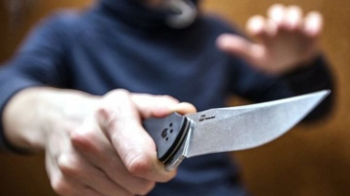 В Москве студент с ножом набросился на работника Сбербанка