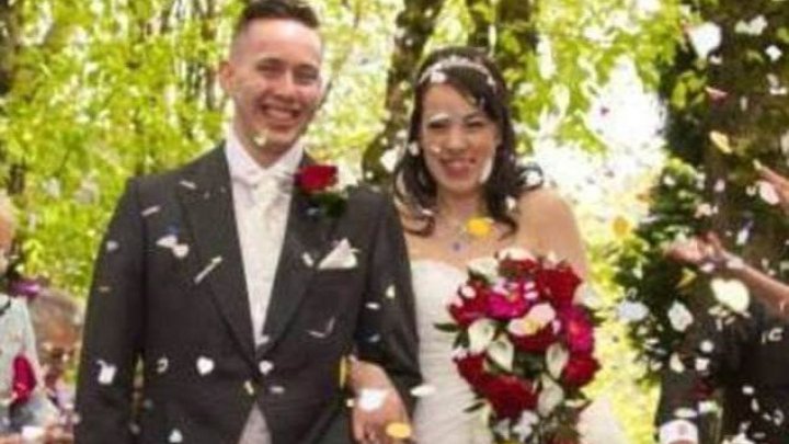 Муж поставил на обложку в Facebook свадебное фото, после чего убил жену и себя