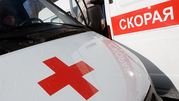 Житель Смоленска разбил стекло скорой и ранил медика