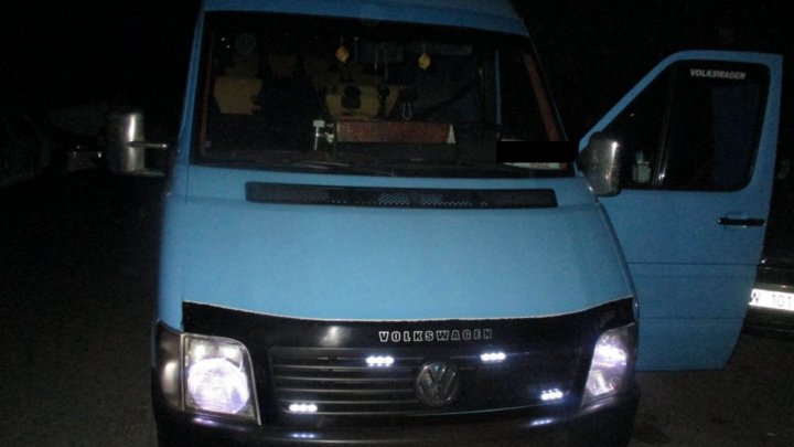 30-летнего жителя столицы задержали за угон микроавтобуса