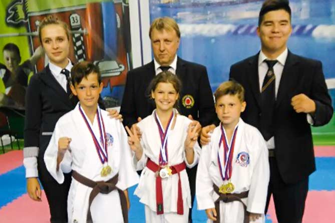 юные призеры соревнований по карате