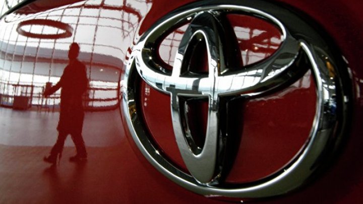 Toyota скрестила фургон с внедорожником