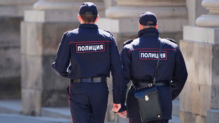 Банда таксистов-нелегалов изувечила полицейского у аэропорта Домодедово