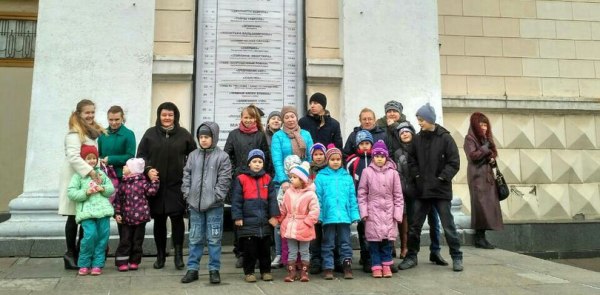 Кировские дети благотворительно посетили драмтеатр