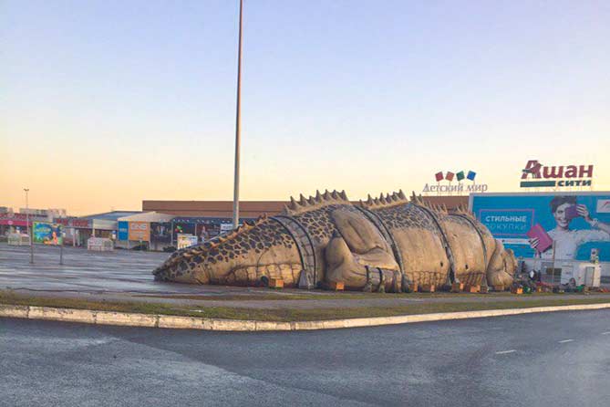 В Тольятти у «Парк Хауса» появился гигантский динозавр