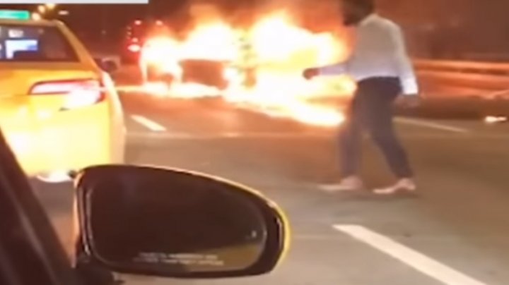 Виновник аварии уехал на такси, пока его пассажирка горела заживо: видео