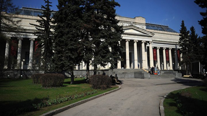 Камера видеонаблюдения зафиксировала, как начался пожар в Пушкинском музее в Москве