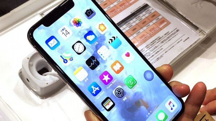 Обладатели iPhone X жалуются на слезающую с корпуса гаджета краску