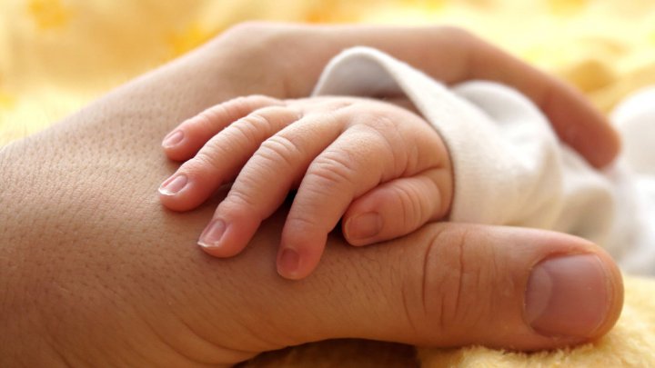 Родители госпитализированного в Подмосковье младенца объяснили травмы падением