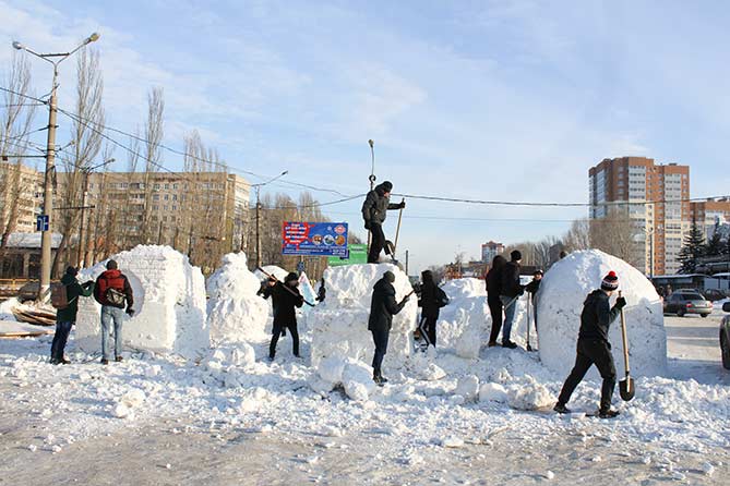 20-12-2017: Новогодний снежный городок в Тольятти
