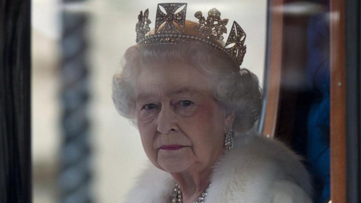 Елизавета II рассказала о тяжести монаршей короны