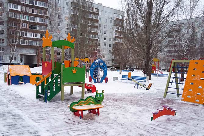 детская площадка в Автозаводском районе зимой