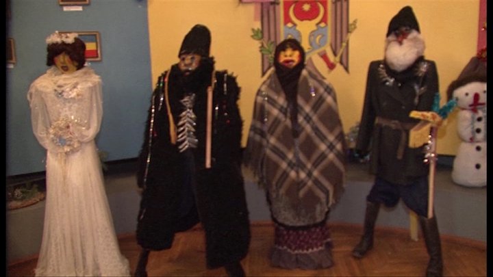 На севере Молдовы в Новый год исполнили традиционный танец масок