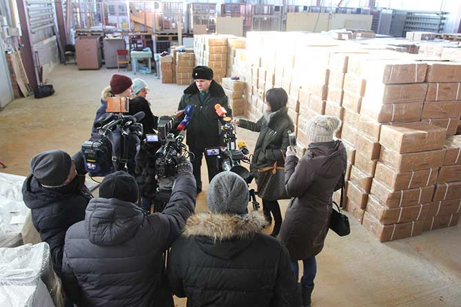 Контрафакт: Пресс-конференция состоялась на складе в Тольятти