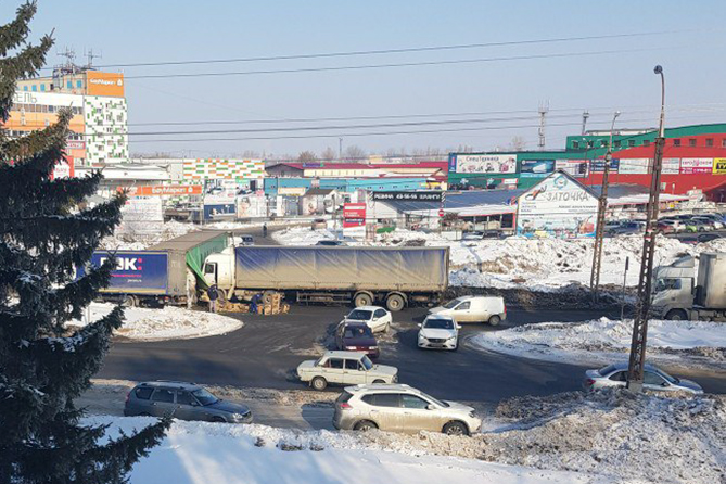 В Автозаводском районе столкнулись два грузовых автомобиля
