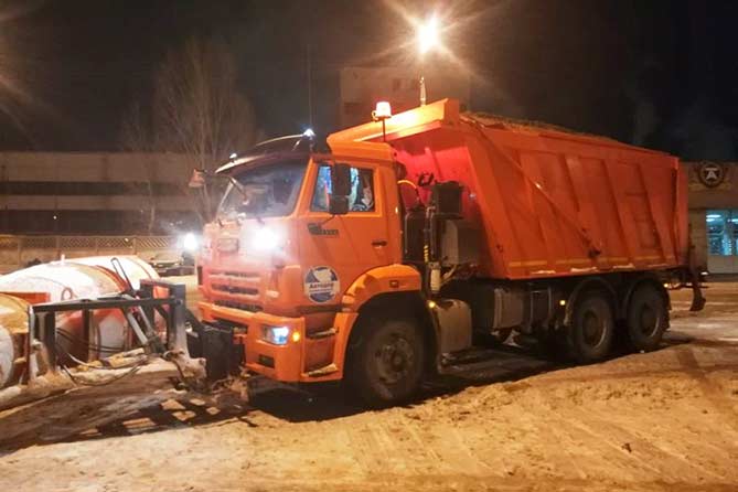 06-02-2018: В Тольятти устраняют последствия снегопада