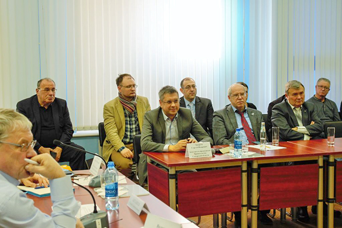 участники дискуссии в администрации Тольятти