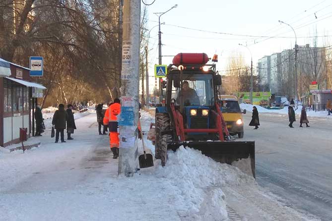 Дорожные и коммунальные службы Тольятти мобилизованы на борьбу с последствиями снегопада