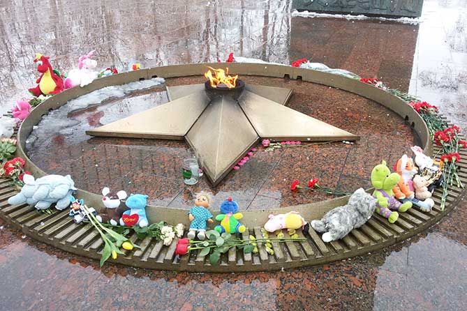 траур в память о погибших в Кемерово Парк Победы