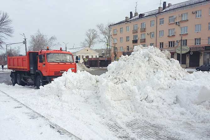 Последствия снегопада в Тольятти устраняют 209 единиц техники
