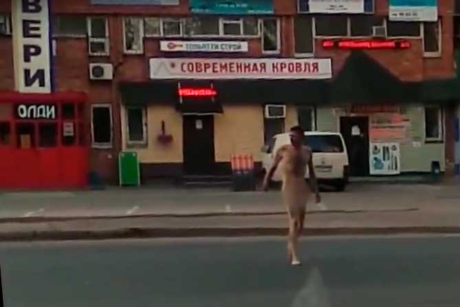 Голый мужчина с ножницами ходил по улице Тольятти
