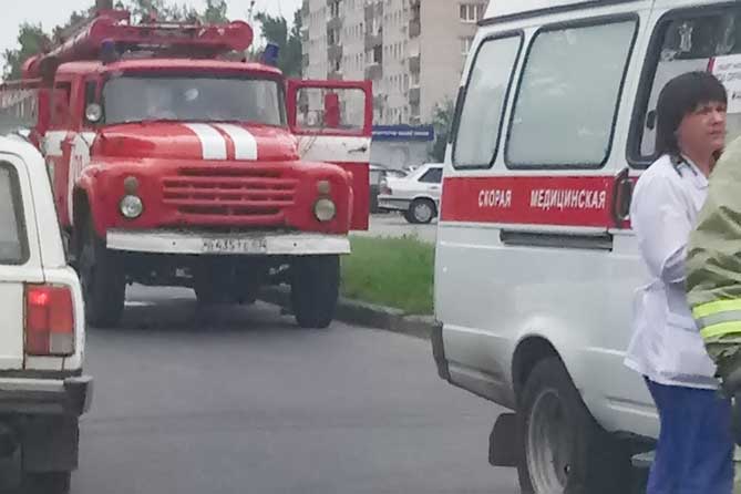 бригада скорой помощи и пожарная машина