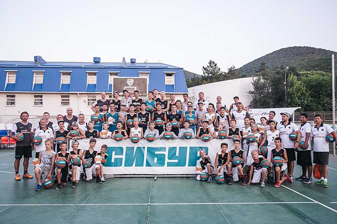юные баскеболисты в летней смене лагеря
