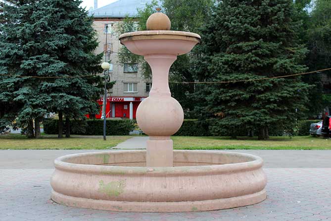 фонтан вблизи ТЦ «Весна» на улице Горького