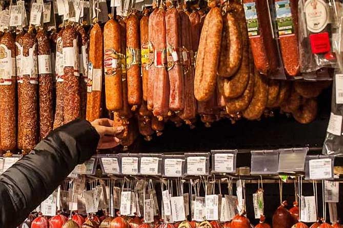 Незаметно похитил 52 палки колбасы из магазина в Тольятти