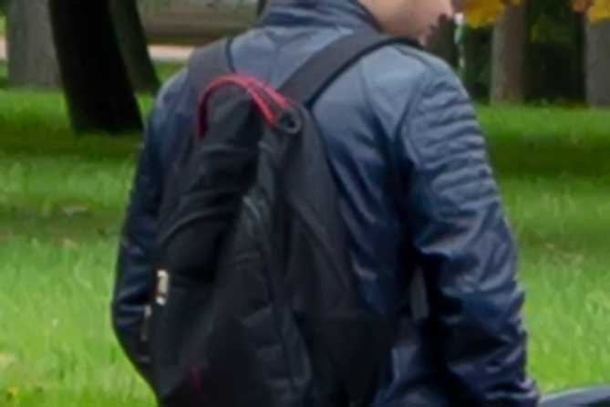 молодой человек с рюкзаком