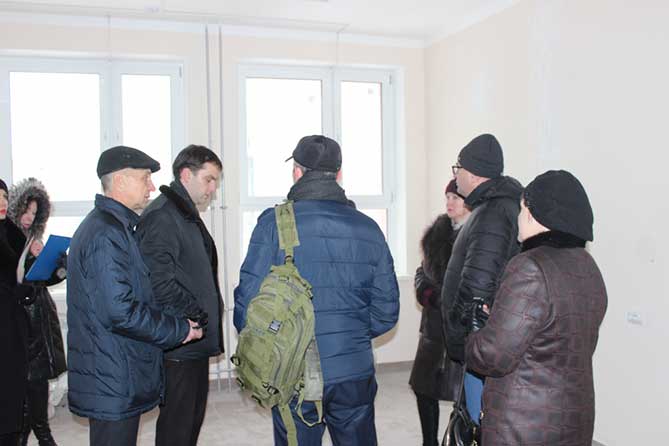 В Тольятти депутаты изучили положение дел на недостроенном детском саду «Ладушки»