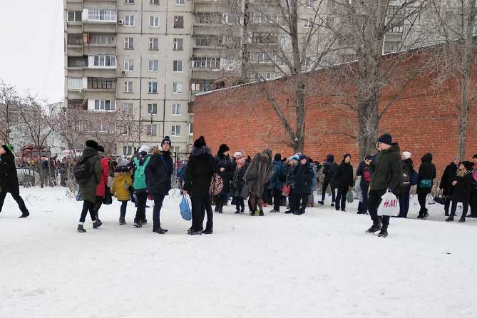 В Тольятти на Шлюзовом из школы эвакуировали учеников и персонал