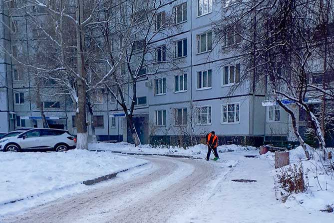 Глава города недоволен уборкой снега внутриквартальных дорог