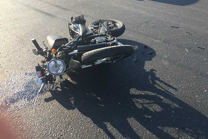 ДТП 27 июня 2018 года мотоцикл лежит на дороге