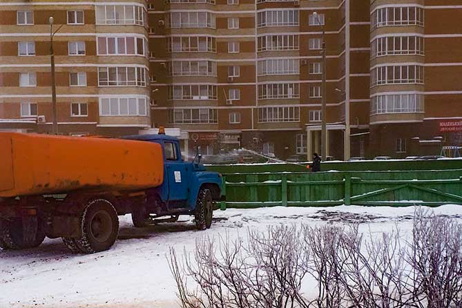 Городская власть взялась за заливку катков в Тольятти