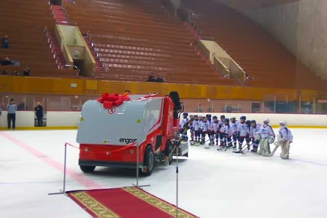 Подарок для хоккеистов и фигуристов в Тольятти