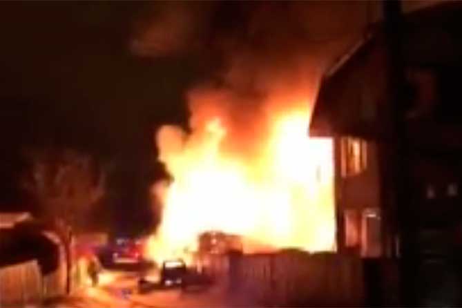 Ночью в Тольятти при пожаре погиб мужчина и пострадала девушка