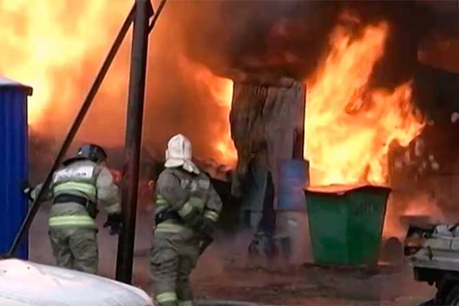 В Тольятти при пожаре на складском помещении погиб молодой мужчина
