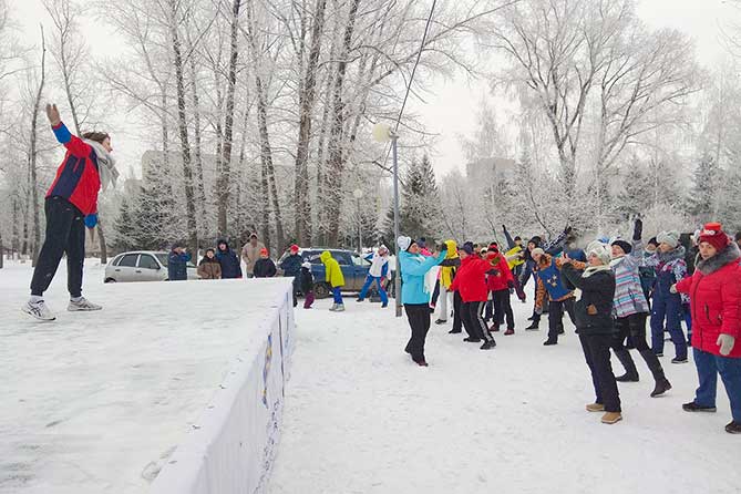 В Центральном парке Тольятти прошло физкультурно-массовое мероприятие «Начни день с зарядки»