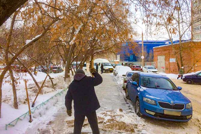 Активисты ОНФ в Тольятти проверили качество уборки снега и наледи внутриквартальных проездов