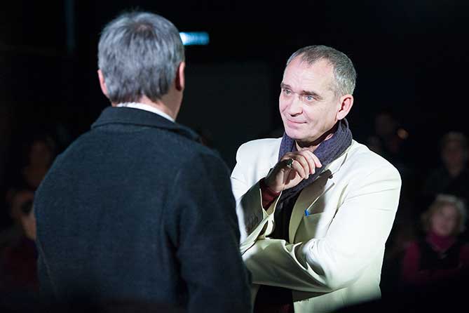 актер Андрей Амшинский в спектакле "Пародист" 
