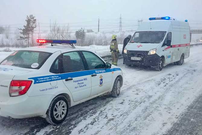 сотрудники мчс скорой помощи и полиции на Обводном шоссе 14 февраля 2019 года