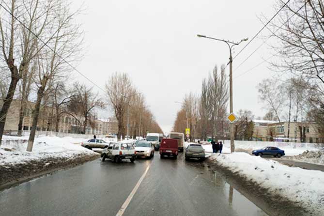 В ДТП на улице Кирова пострадала водитель «Оки»: Госпитализирована в больницу