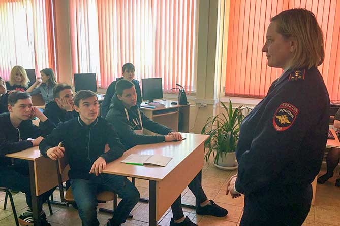 В колледже Тольятти сотрудники полиции провели профилактическое мероприятие с учащимися