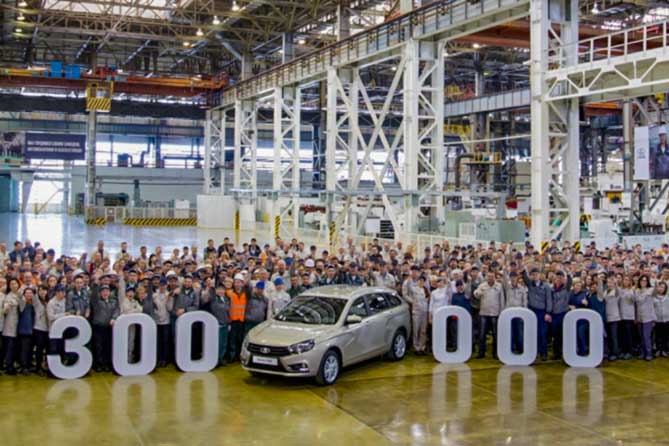 АВТОВАЗ: Выпущено 300 000 автомобилей LADA Vesta