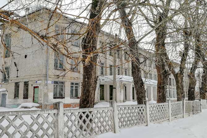здание школы №15 в поселке Федоровка