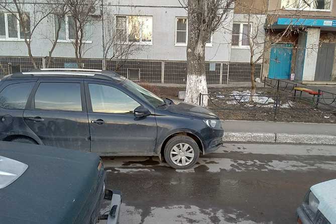 Семилетний мальчик попал под колеса автомобиля на бульваре Космонавтов в Тольятти
