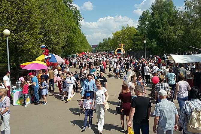 В парке Победы Тольятти 9 мая 2019 года собрались тысячи горожан: Моя Весна, Моя Победа!