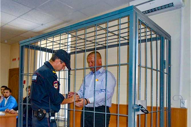 Гособвинение запросило для бывшего военкома Тольятти десять лет лишения свободы в колонии строгого режима